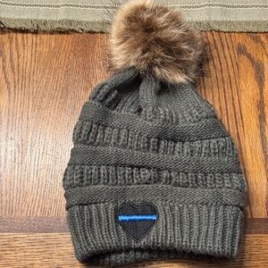 Stylish Knit Beanie with Faux Fur Pom